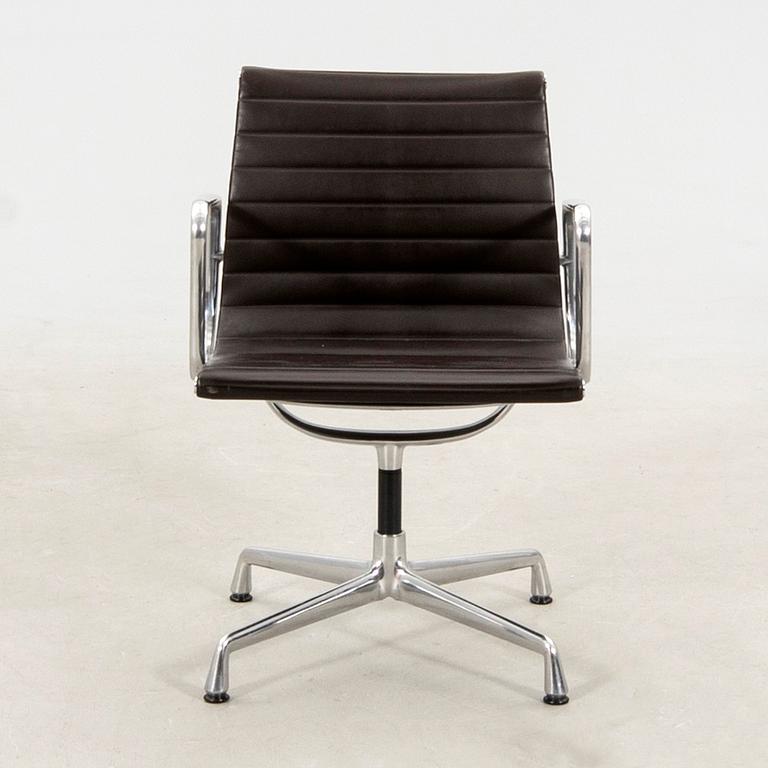 Charles & Ray Eames, skrivbordsstol "EA 177" Vitra 2007.