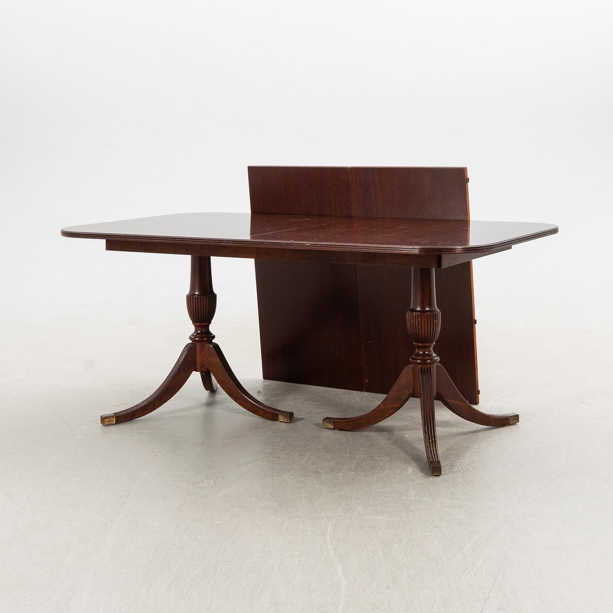 Dining table, English, Regency style, 20th century.