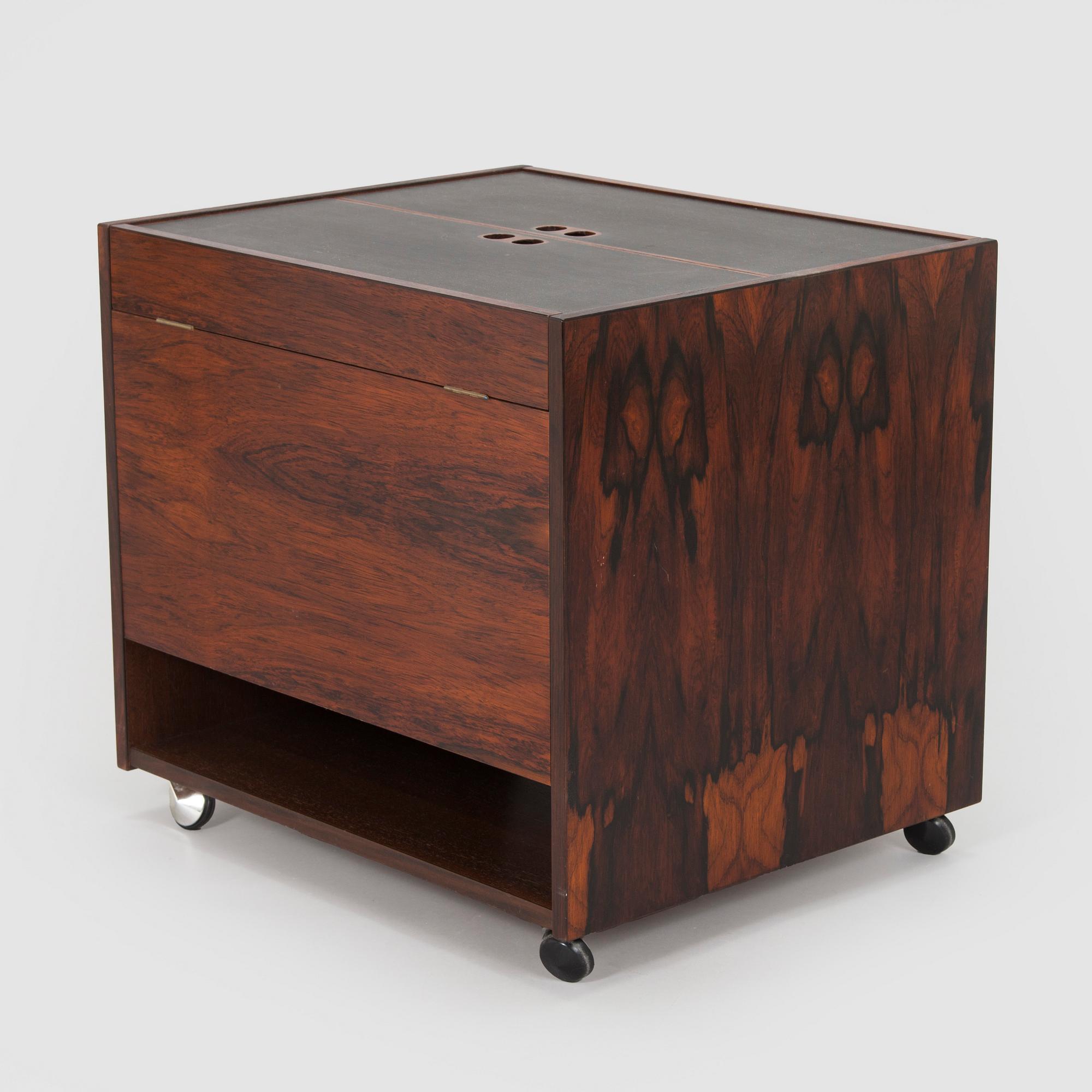 Baaripöytä, valmistaja Randers Møbelfabrik, Tanska 1960-luku.