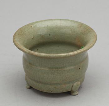 RÖKELSEKAR, lergods, celadon, Ming 1368-1644.