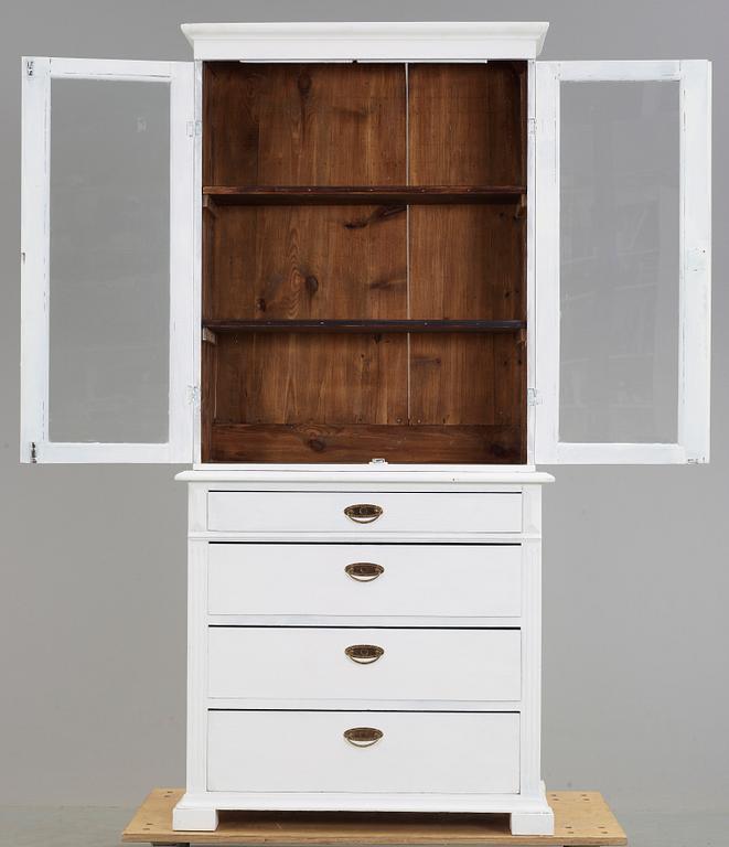 VITRINSKÅP, 1800/1900-tal.