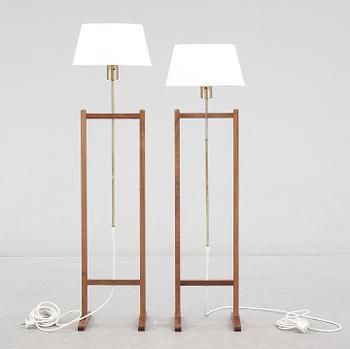 GOLVLAMPOR, 2 st, Josef Frank, modellnummer 2458, Firma Svenskt Tenn, 1900-talets mitt.