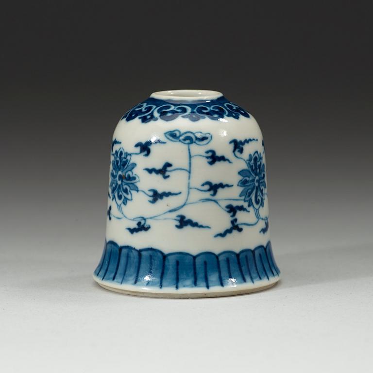 A blue and white brush washer, Qing dynasty 19th century. With Qianlong six characters mark.
