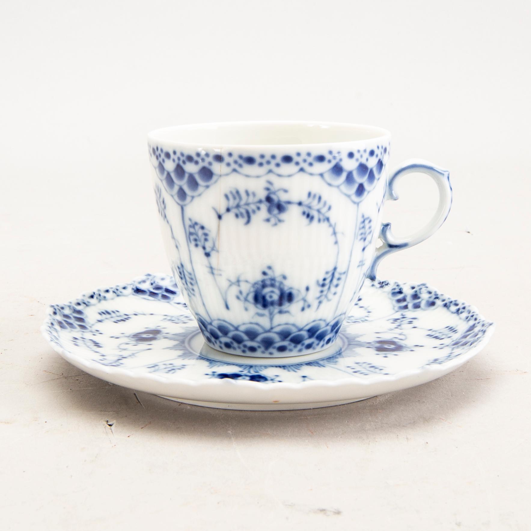 Tableware Muselmalet 27 pcs Royal Copenhagen  porcelain 20th century.