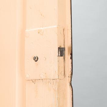 A 18th/19th century two parts corner cabinet.