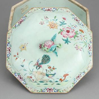 TERRIN, porslin, Qingdynastin, Qianlong (1736-95).