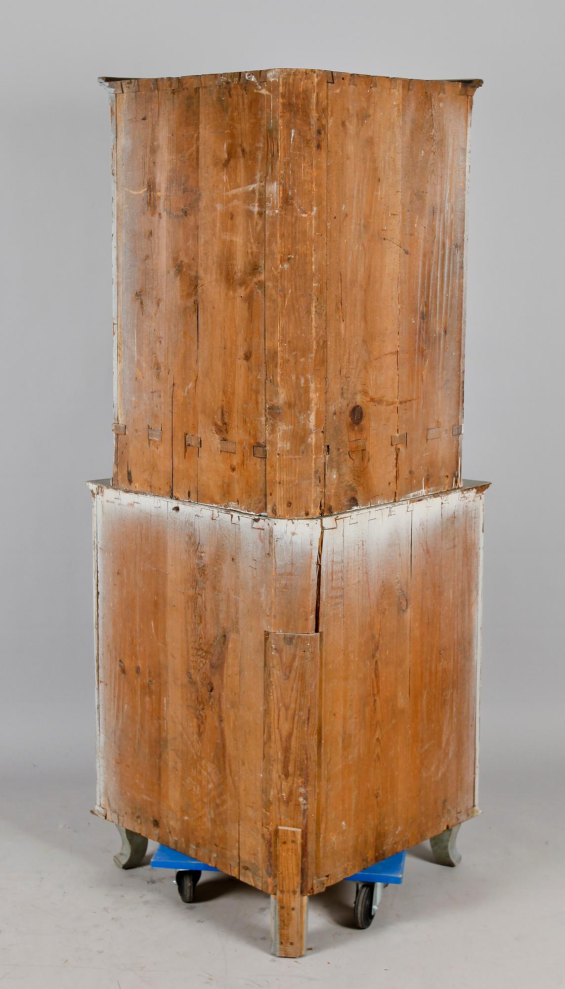 HÖRNSKÅP, gustavianskt, 1700-/1800-tal.