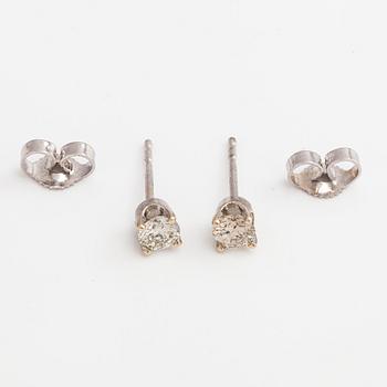 Korvakorut, briljanttihiotut timantit yhteensä noin 0,40 ct, 14K valkokultaa.