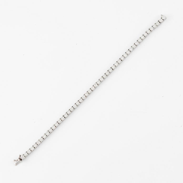 A tennis bracelet 18K white gold with round brilliant-cut diamonds.
