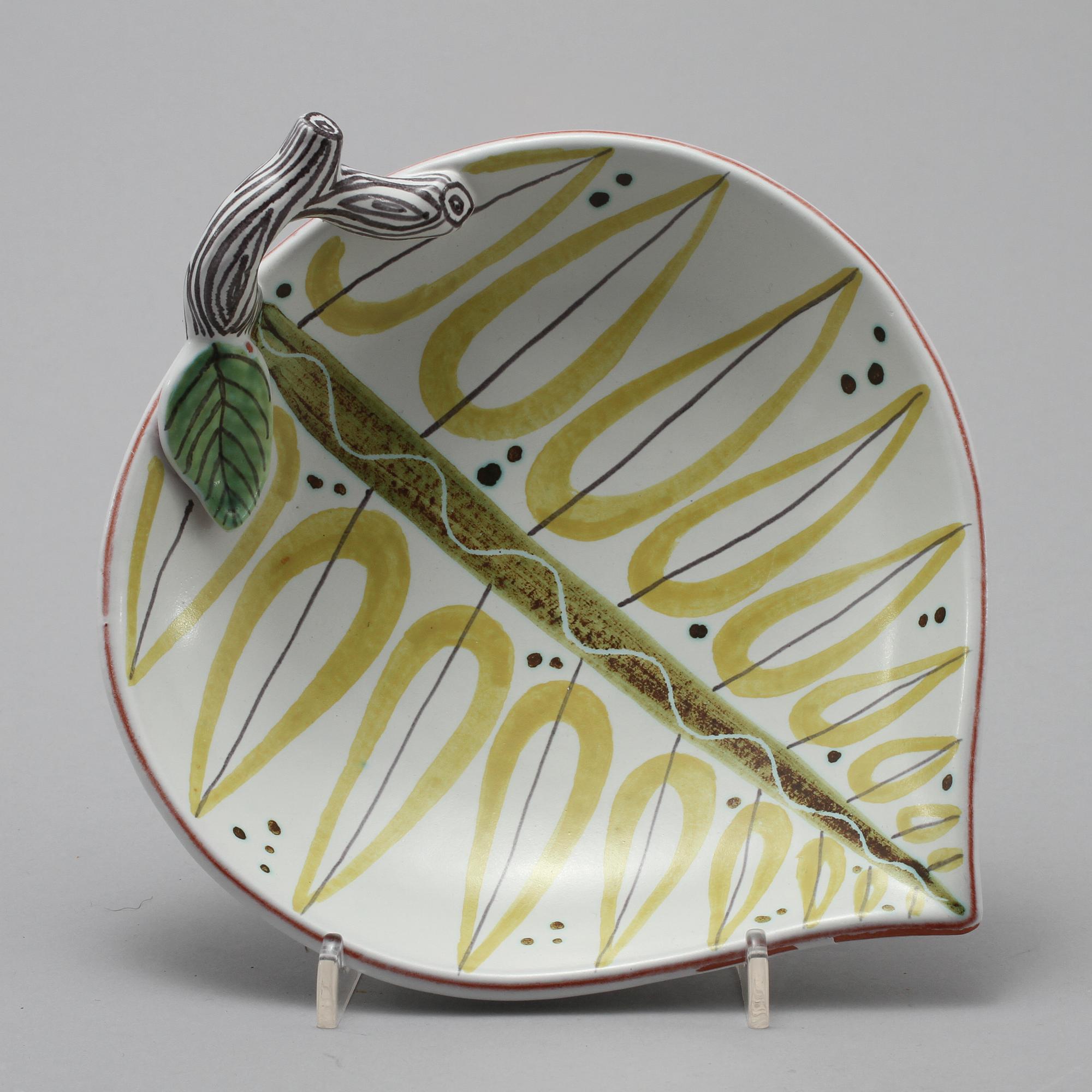 FAT samt VAS, fajans respektive stengods, Stig Lindberg, Gustavsberg, omkring 1900-talets mitt.