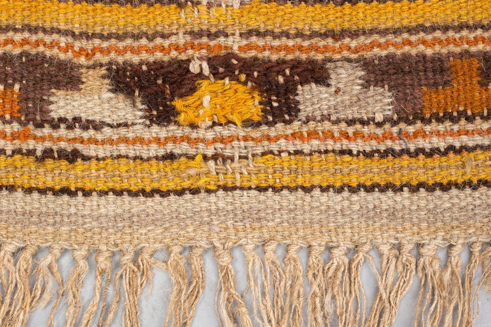 Märta Måås-Fjetterström, draperi, "Gula Dubbelkorset", rölakan och gobelängteknik, ca 235,5-239 x 154-155,5 cm, signerat MMF.