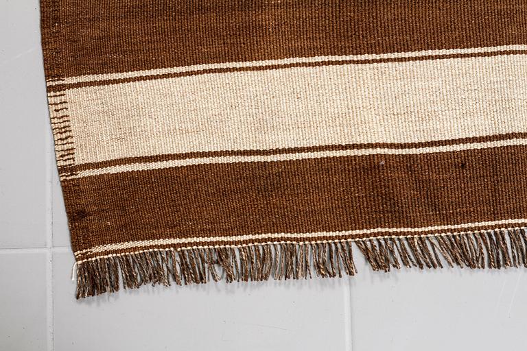 A KILIM VERAMIN RUG, 205 x 168 cm.