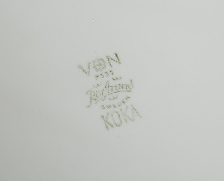 MAT-, KAFFE- & TESERVISDELAR, 41 st. "Koka blå", Rörstrand. Formgiven av Hertha Bengtsson, i produktion 1956-1988.