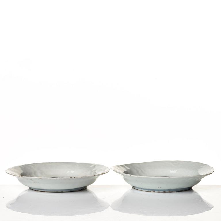 A pair of blue and white dishes, Ming dynasty, Wanli (1572-1620).