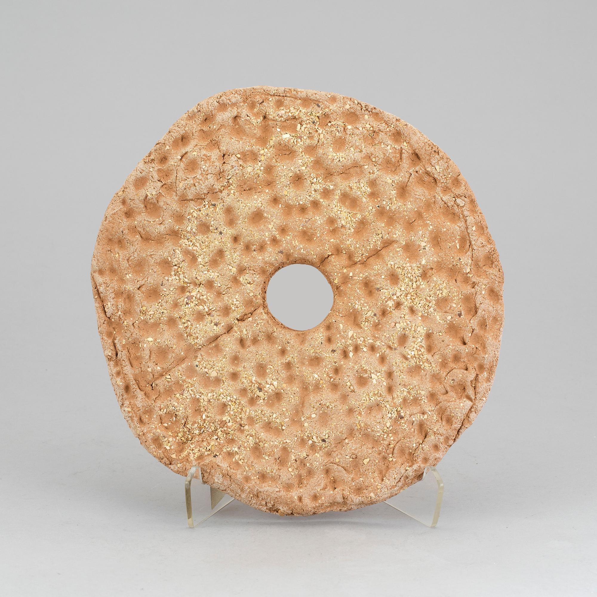 HERTHA HILLFON, skulptur, terrakotta,"brödkakan", signerad o daterad -82.