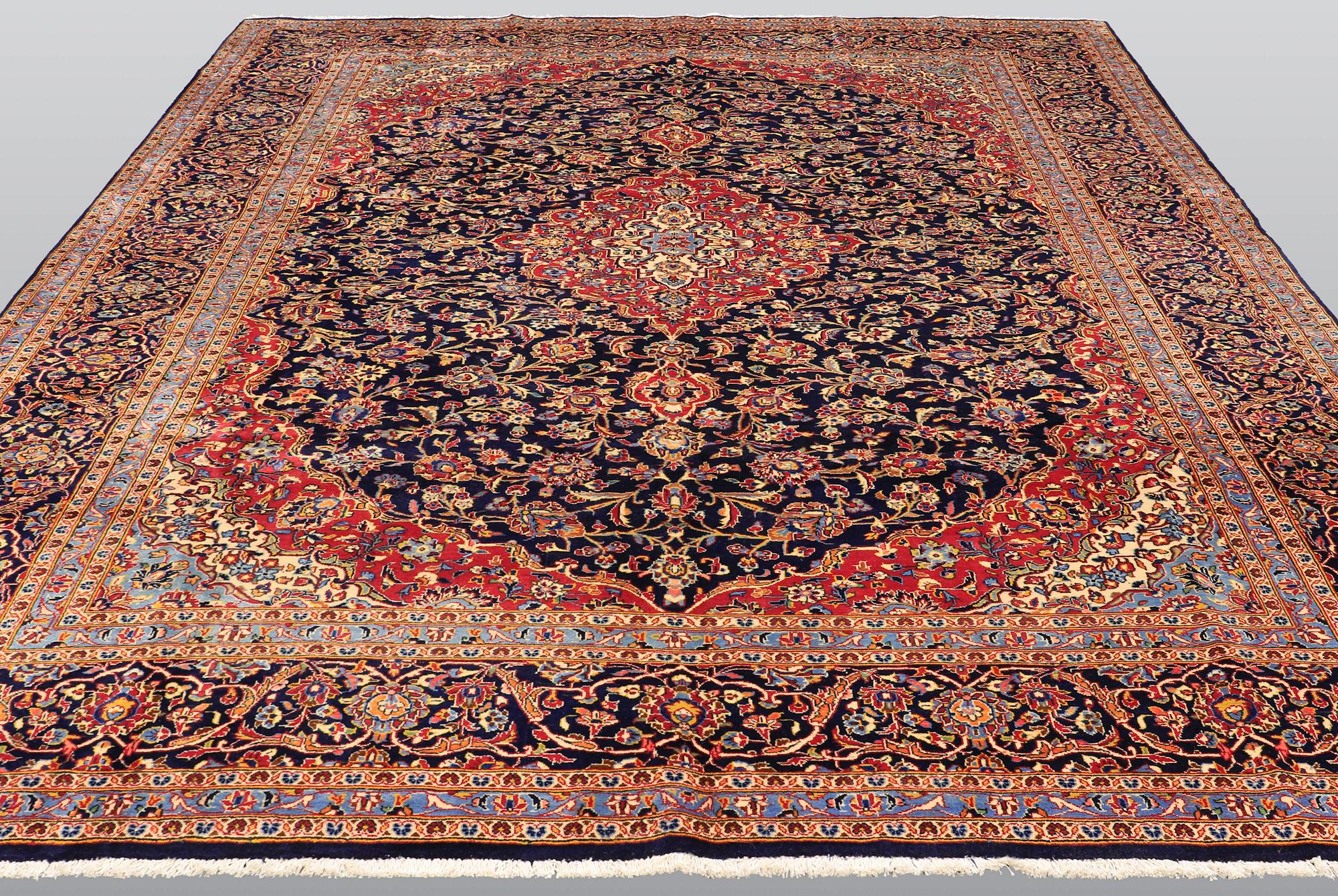 Matta, Keshan, ca 405 x 302 cm.
