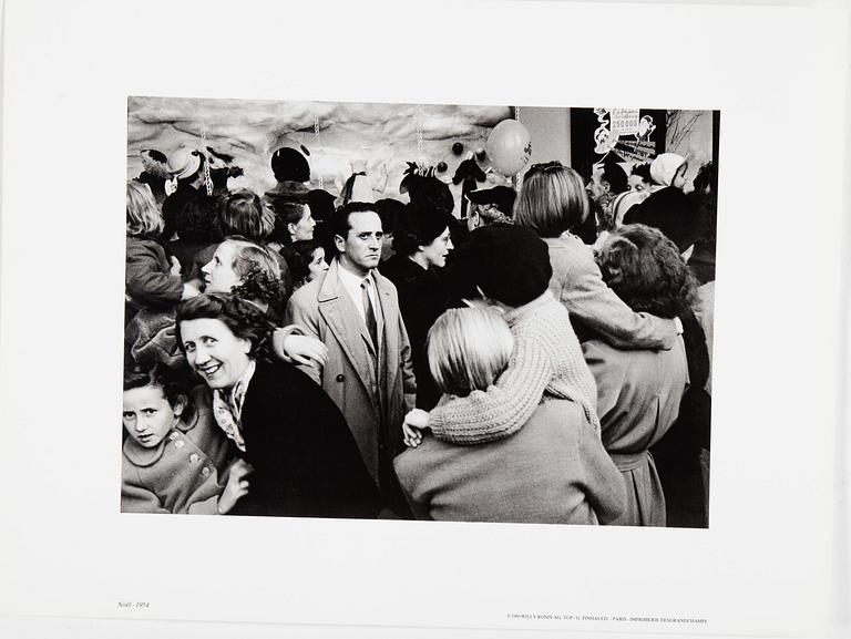WILLY RONIS, Portfolio with 12 photographs reproduced in black and white on thick paper.  Published in 1986.