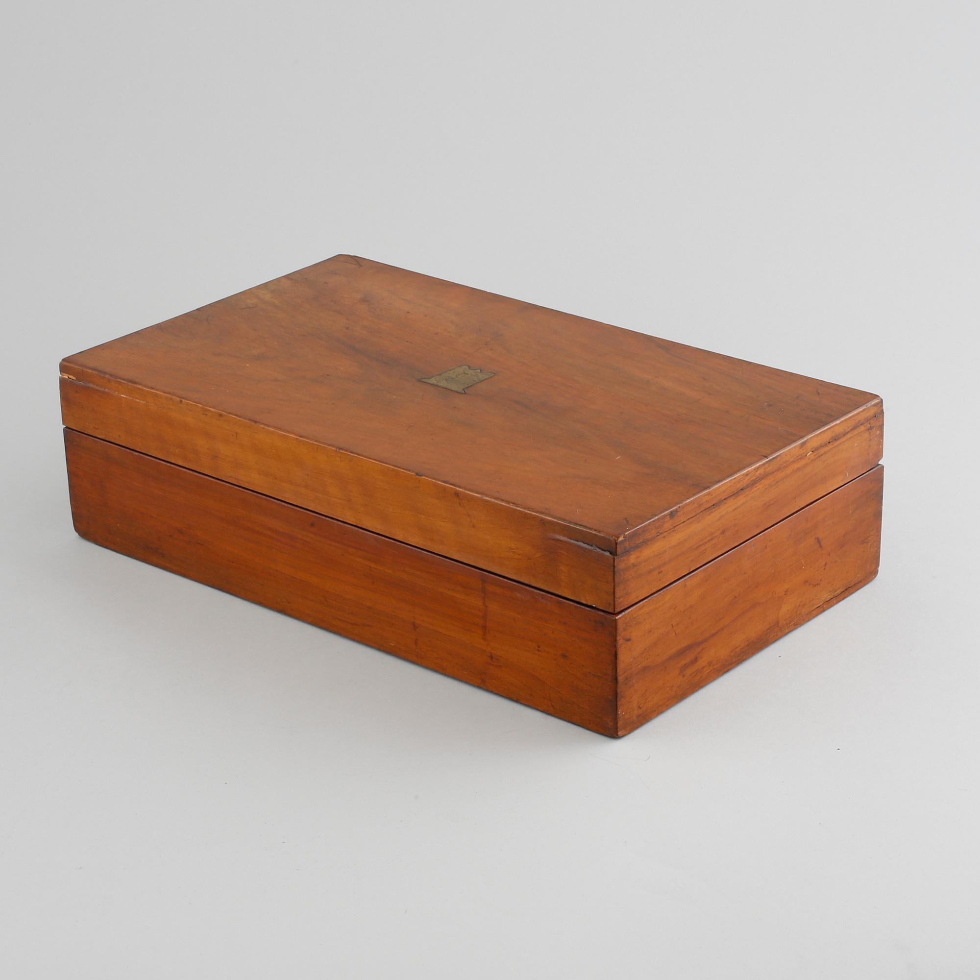 HUMIDOR, skrin från sent 1800-tal, inredning från 2000-tal.