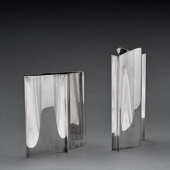 Theresia Hvorslev, vaser två st, Lidköping, 1973-74, sterling silver.
