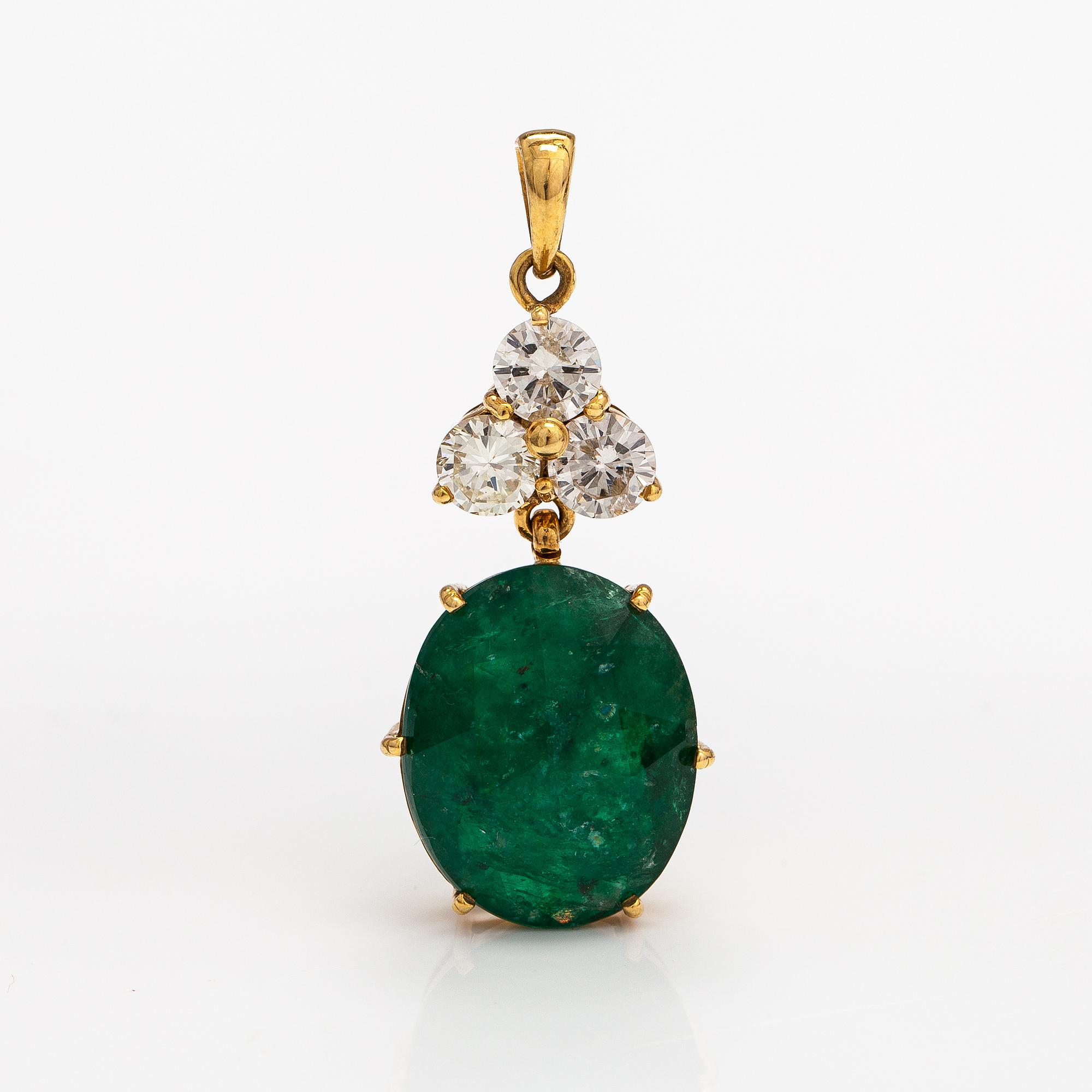 An 18K gold pendant with an emerald and diamonds ca. 2.00 ct in total. AIG certificate.