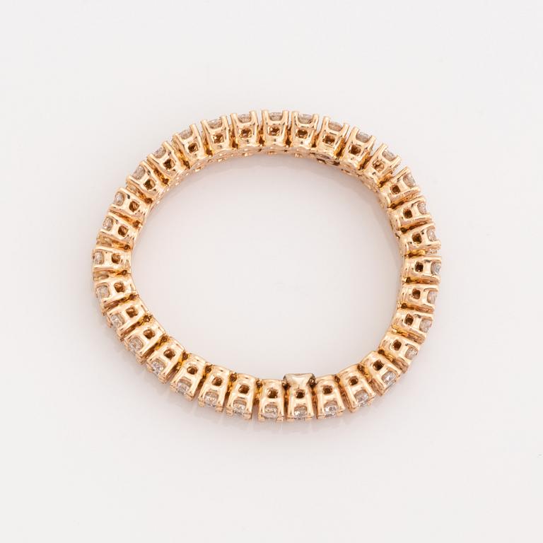 Brilliant-cut diamond ring.