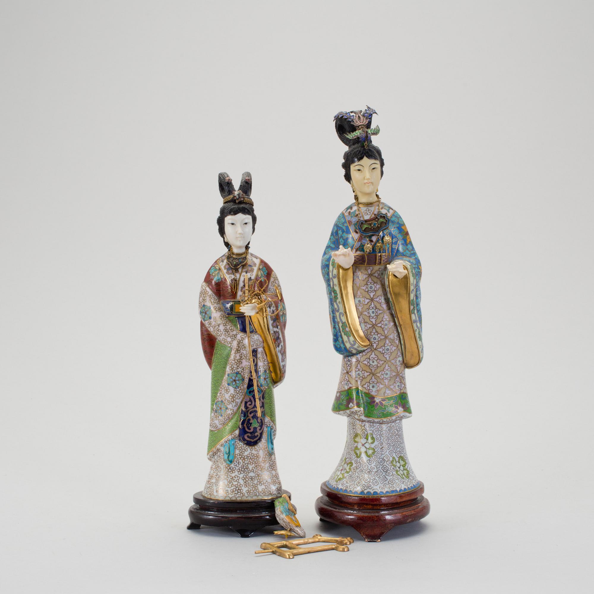 FIGURINER, 2 st, cloissonné, Kina, 1900-tal.