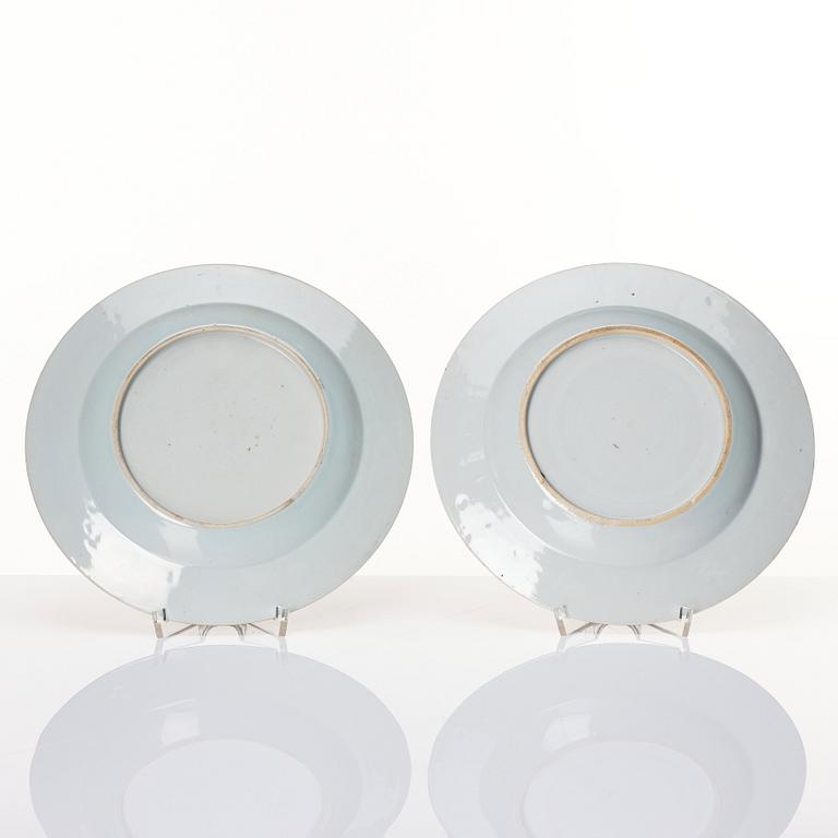 A pair of armorial dishes, Qing dynasty, Qianlong (1736-95).