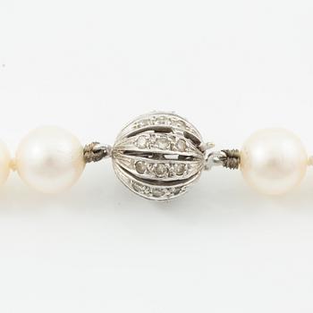 Necklace, longer model with cultured pearls, clasp 18K white gold set with octagonal-cut diamonds.
