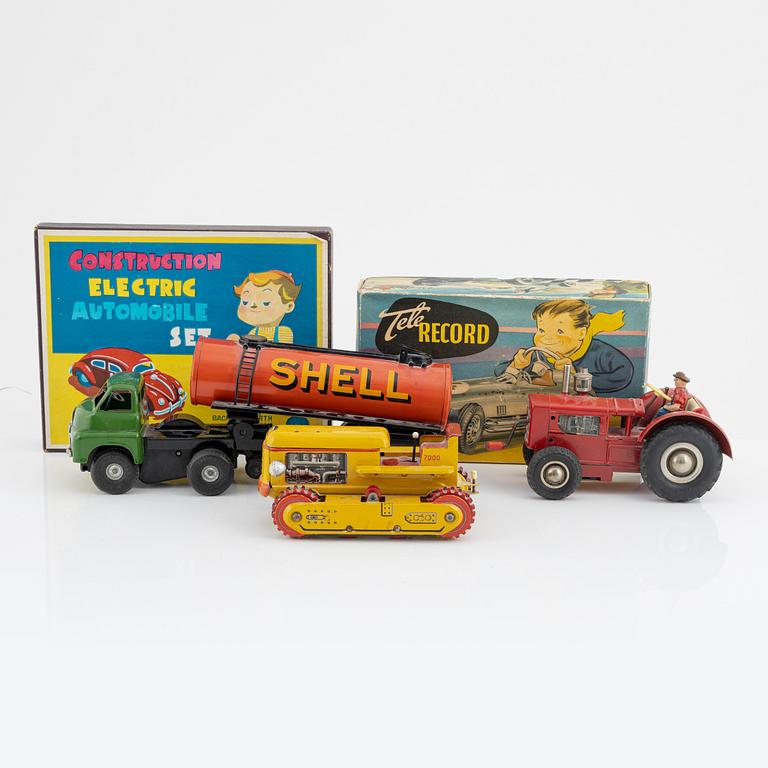 Five tin toys, including Arnold and Gama, 20th Century.