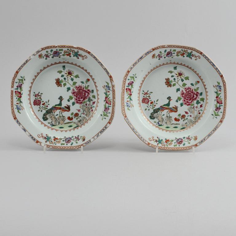 TALLRIKAR, 2 st, porslin, Kina, 1700-tal.