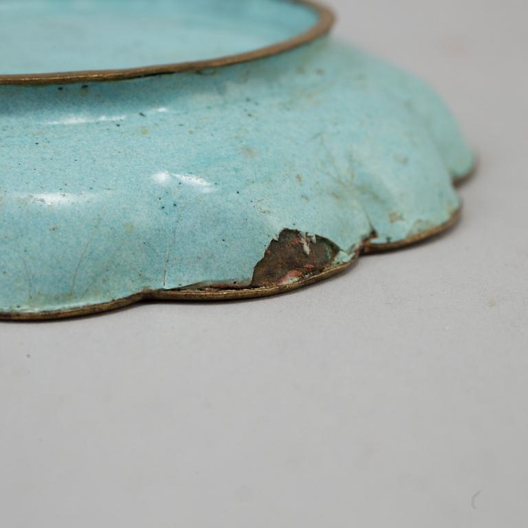 A pair of enamel on copper dishes, late Qing dynasty.