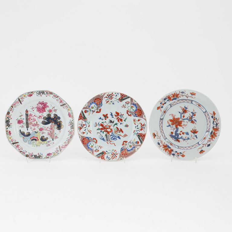 Tallrikar, 5 stycken, kompaniporslin. Qingdynastin, Qianlong (1736-95).