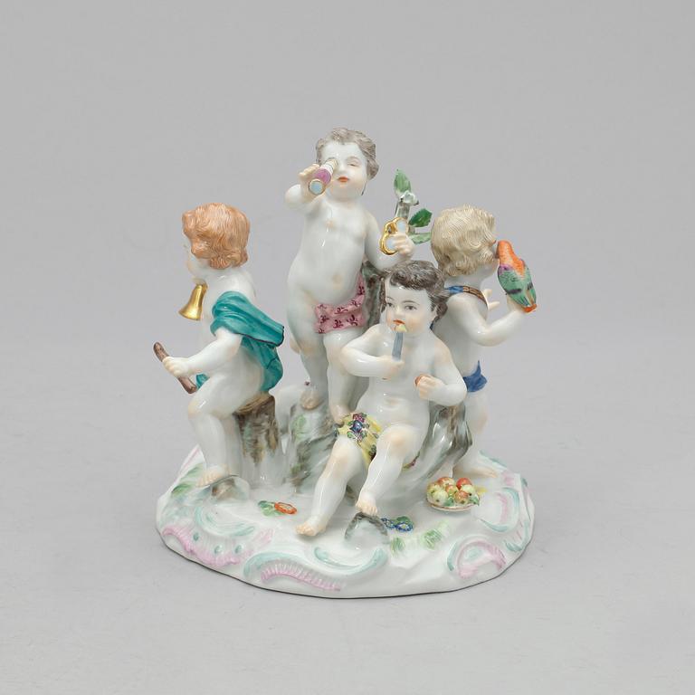 FIGURIN, 2 delarm porslin, Meissen Marcolinistil, 1800/1900-tal.