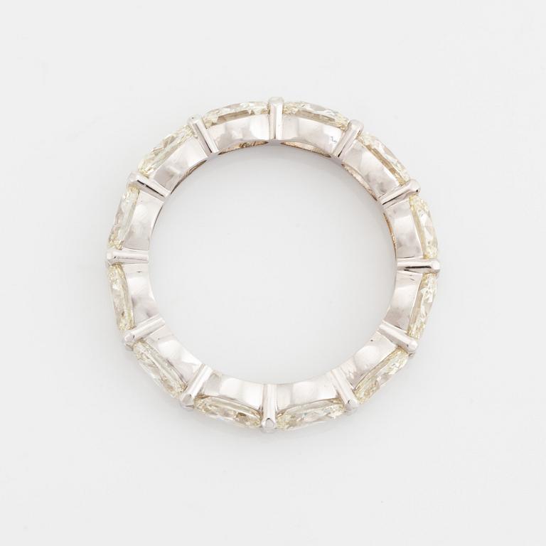 Oval cut diamond ring.