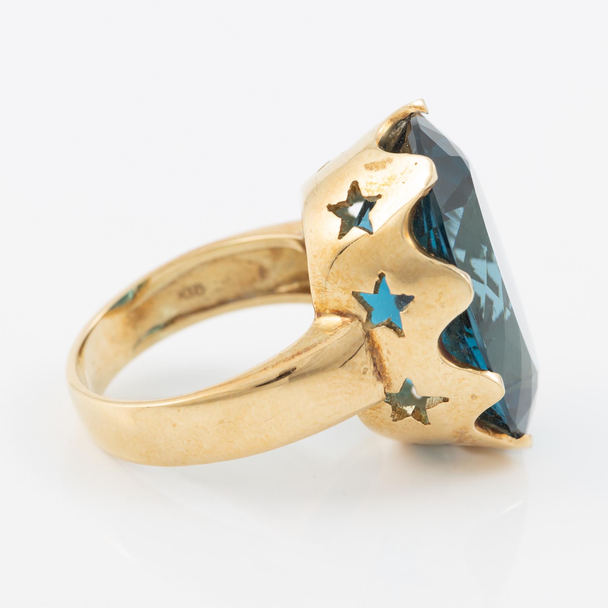 Ring, cocktail ring, 18K gold with blue topaz.