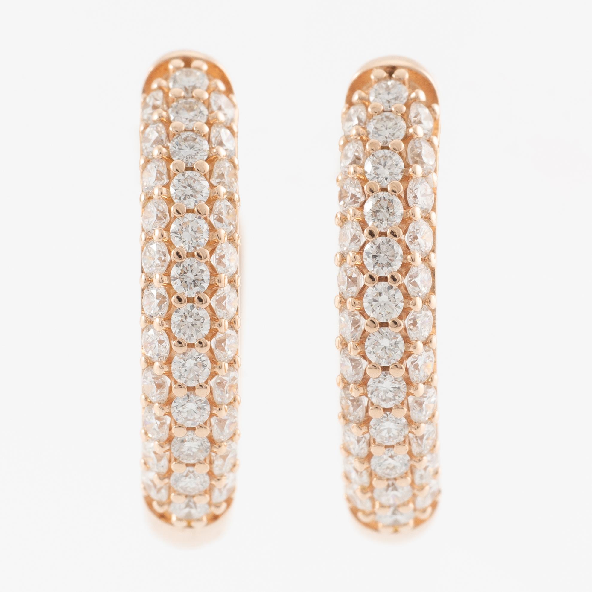 Earrings, hoops, 18K gold with brilliant-cut diamonds.