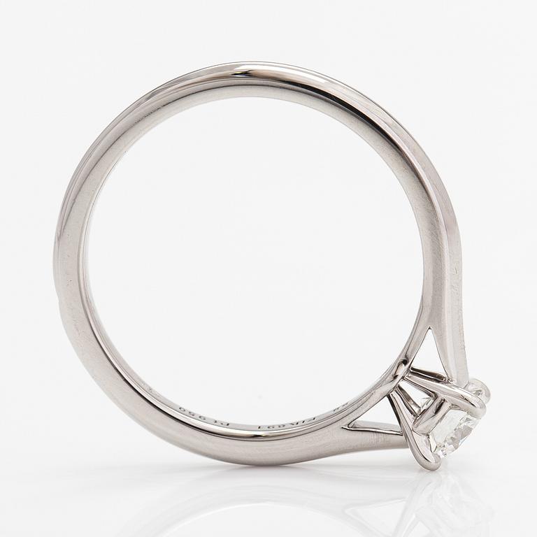 Cartier, a platinum ring with a diamond ca. 0.53 ct. Marked Cartier, FIK691 58. With certificate.
