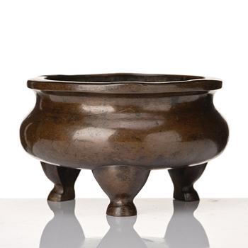 A tripod bronze censer, late Ming dynasty/early Qing dynasty.