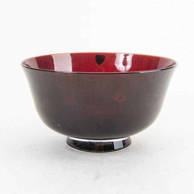 Sven Palmqvist, a signd and dated 1945 Orrefors glass bowl.