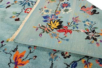 An oriental carpet, a. 370 x 261 cm.