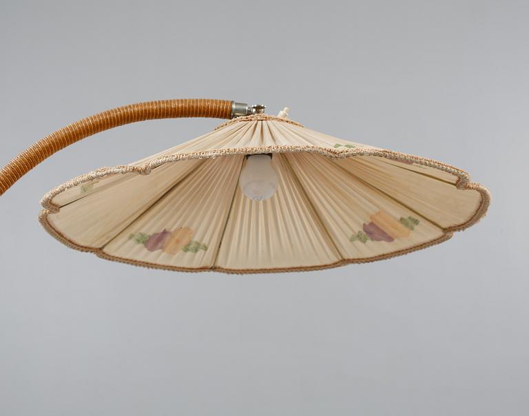 GOLVLAMPA, 1900-talet andra kvartal.
