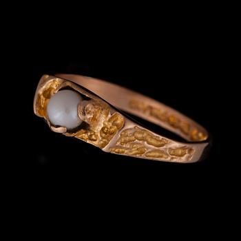 RING, "Litet ord", 14K guld, pärla, Björn Weckström, Lapponia 1969. Vikt ca 2 g.