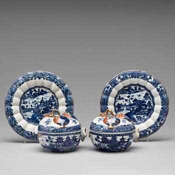 750. A pair of blue and white tureens, Qing dynasty, Qianlong (1736-95).