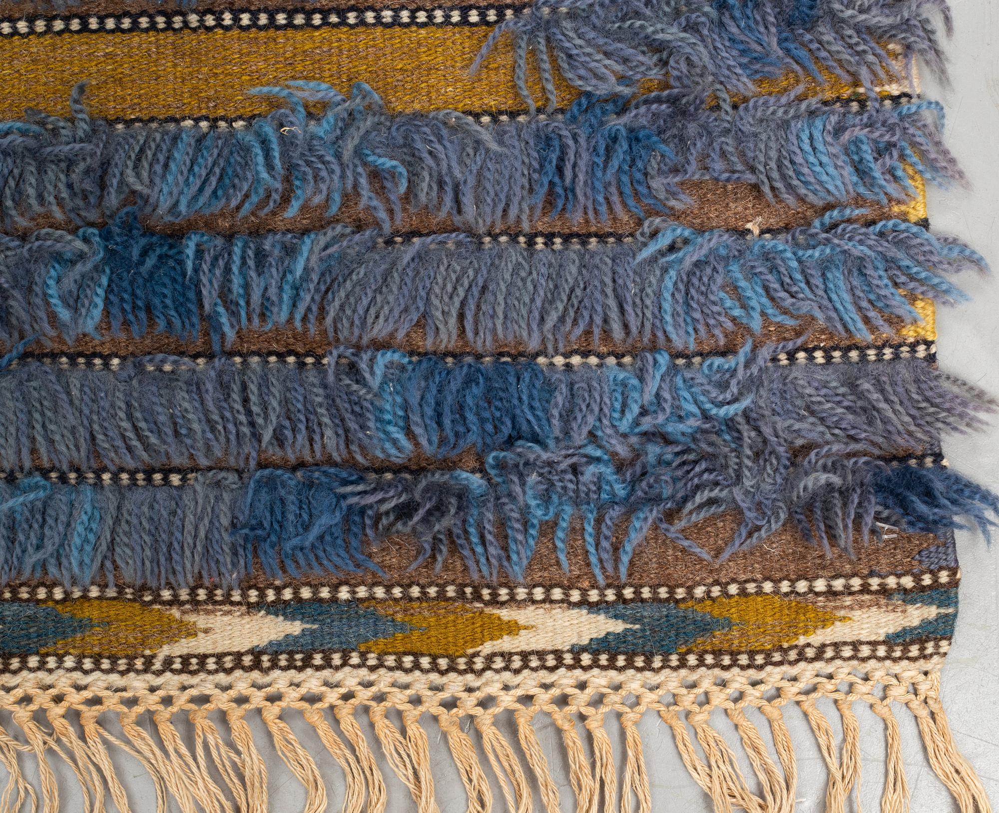 Märta Måås-Fjetterström, matta, "Blå Silverryan", reliefrya, ca 201 x 96,5-97,5 cm, signerad MMF.
