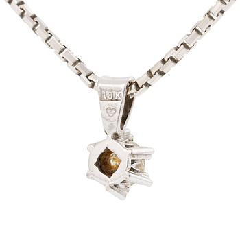 Pendant with chain in the shape of a star with a brilliant-cut diamond.
