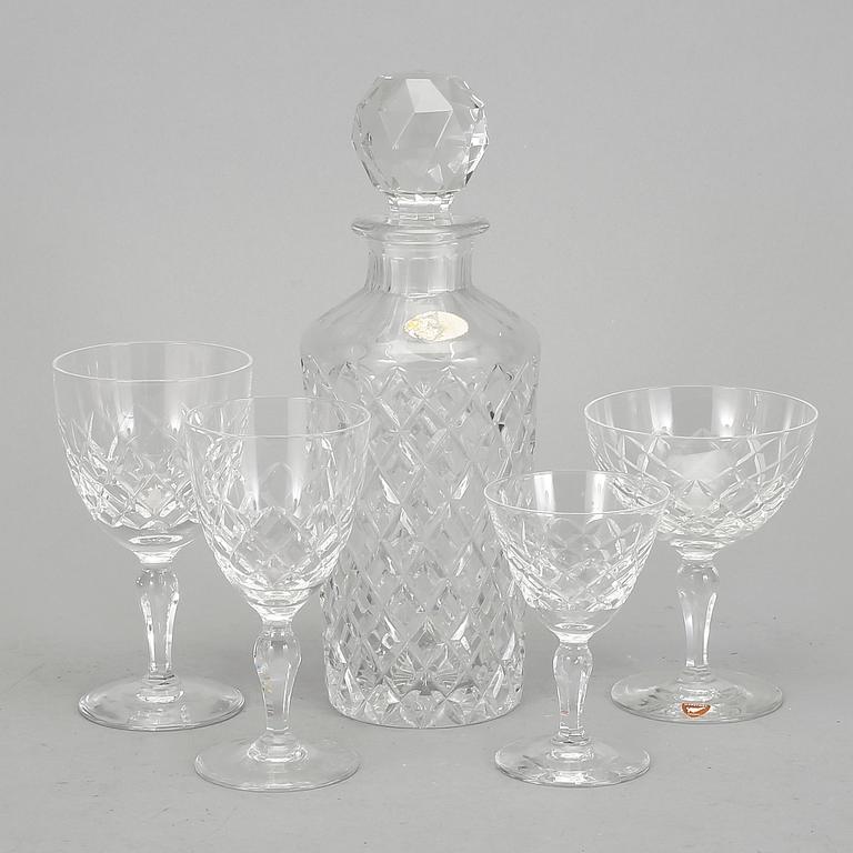 GLASSERVISDELAR, 22 st, "Karolina", formgiven av Gunnar Cyrén, Orrefors.