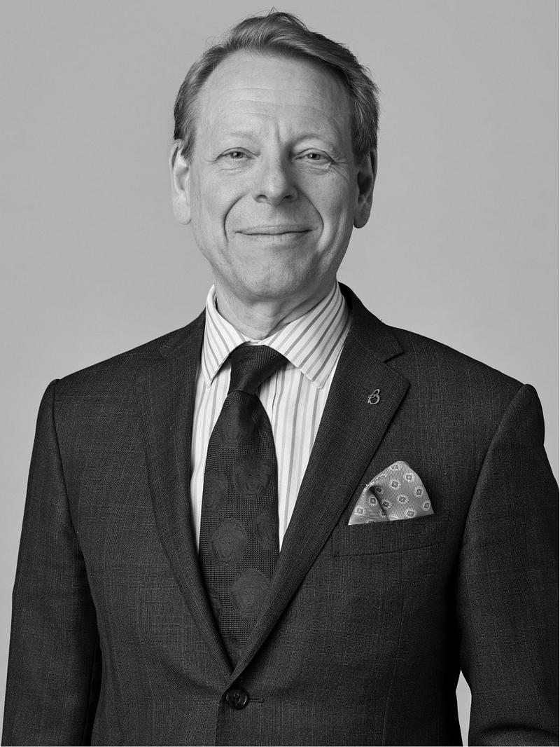 Carl Barkman, johtava asiantuntija taide & antiikkiesineet