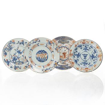 Tallrikar, fyra stycken, porslin, Kina, Qingdynastin, 1700-tal.