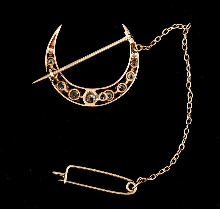 BROSCH, 14k guld med gammalslipade diamanter tot ca0,93ct. Vikt 7g.