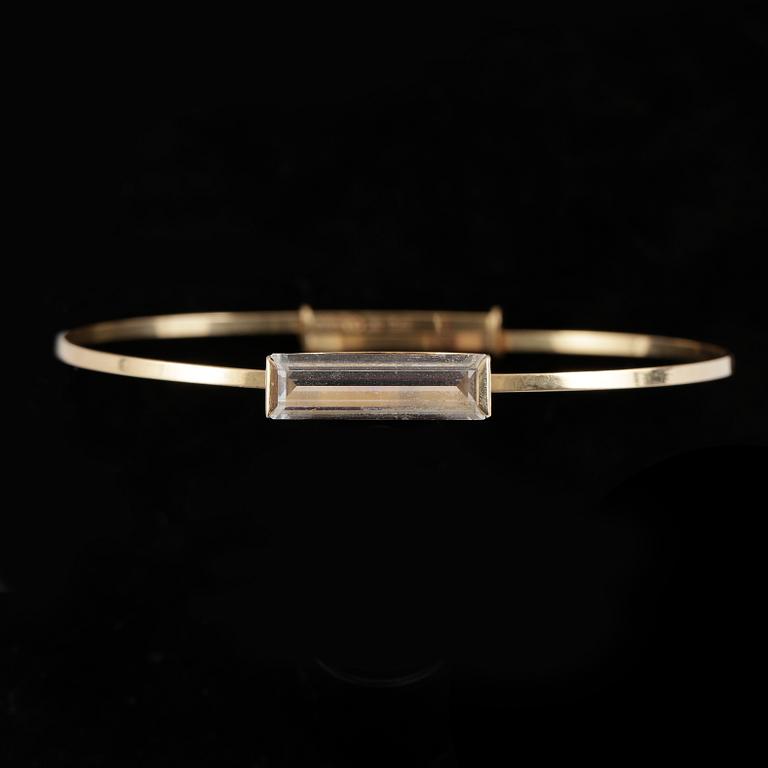 ARMRING, 18k guld med bergkristall, Sverige, 1969. Vikt 7g.